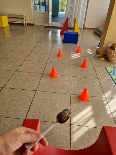 Hindernislauf mit Zapfen